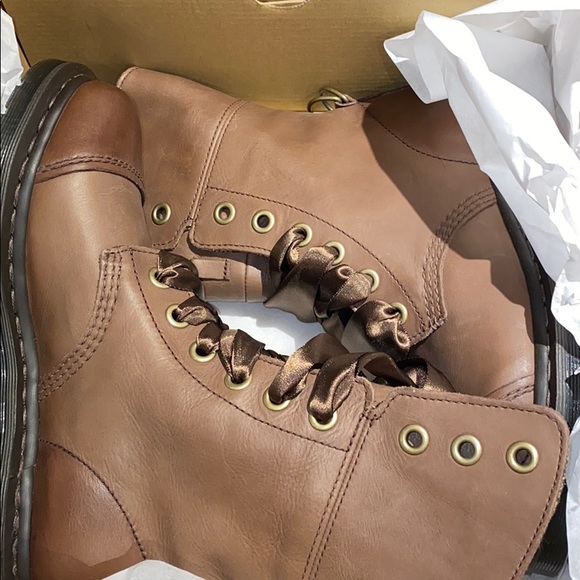 🆕Dr. Martens Aimilita 9-Eye Toe Cap Boot - Picture 6 of 10